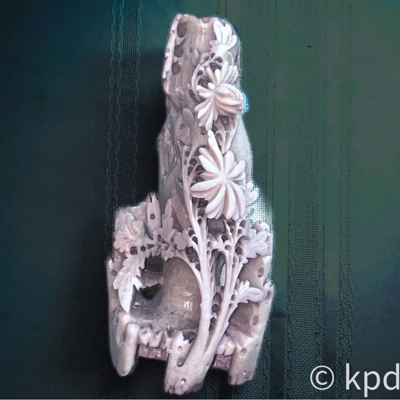 Large Heavily Carved Vintage Chinese Soapstone Vase Flower Leaf Designs - Picture 10 of 12